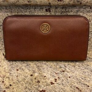 Authentic Tory Burch Zip Around Wallet